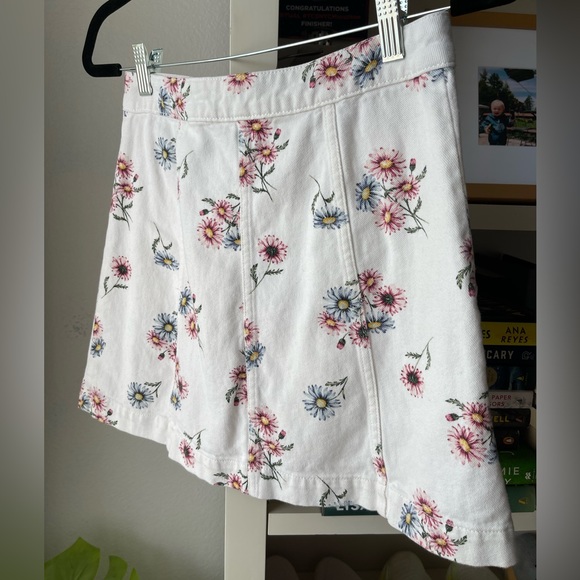 SOLD‼️H&M A Line Floral Print Jean Button Up Skirt - Picture 5 of 5